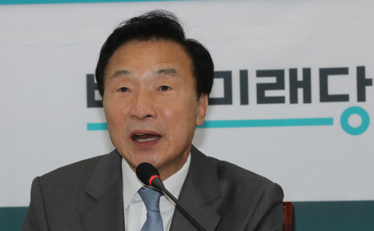 손학규 바른미래당 대표가 11일 국회에서 열린 최고위원회의에서 발언하고 있다. 연합뉴스